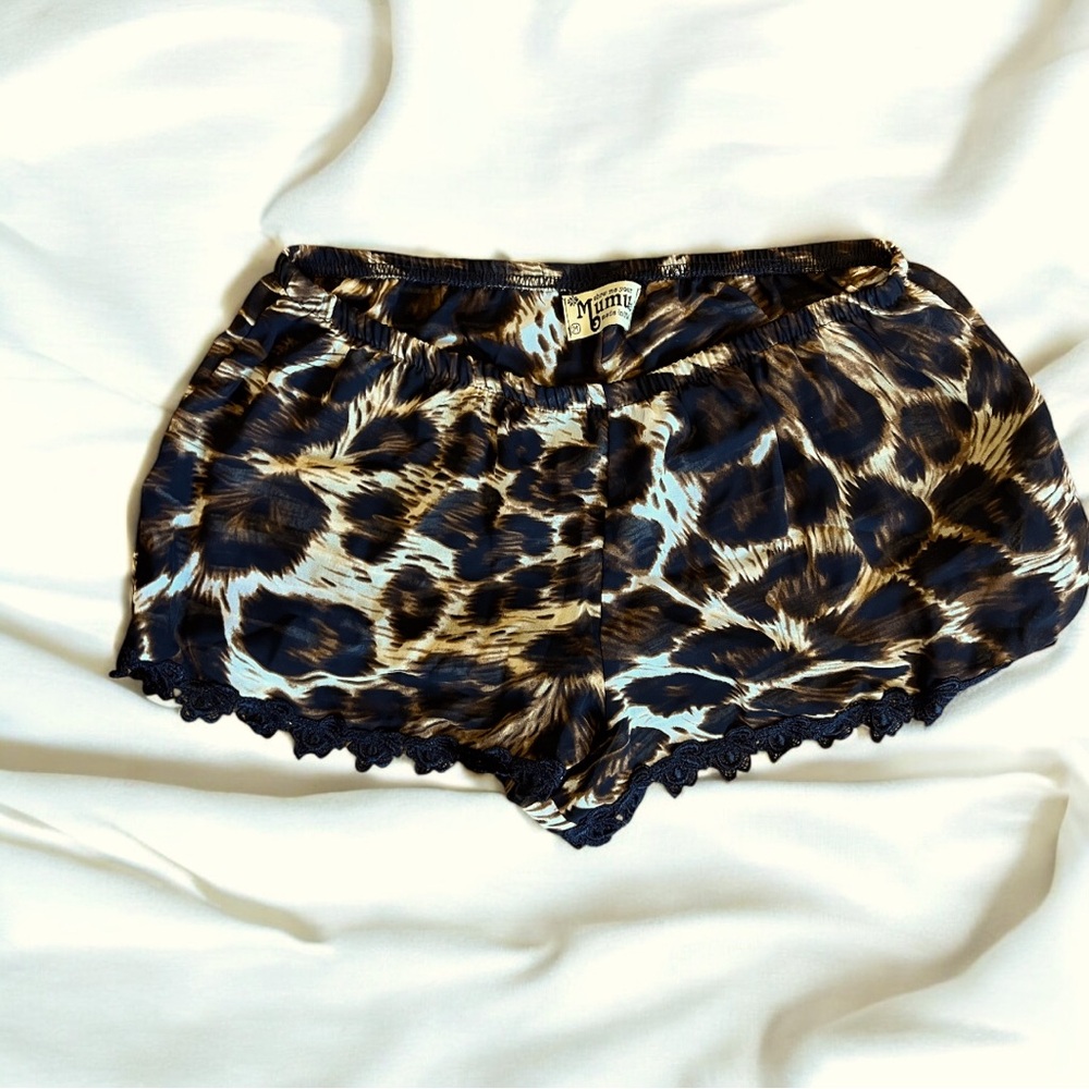 SHOW ME YOUR MUMU LEOPARD SHORTS - SIZE MEDIUM
